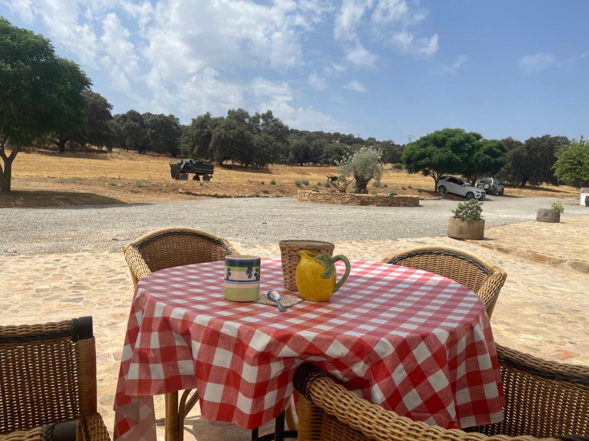 Cortijo Huerta Galindo Guest House Alanis Exterior photo