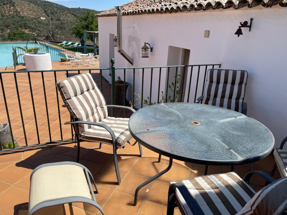 Cortijo Huerta Galindo Guest House Alanis Exterior photo