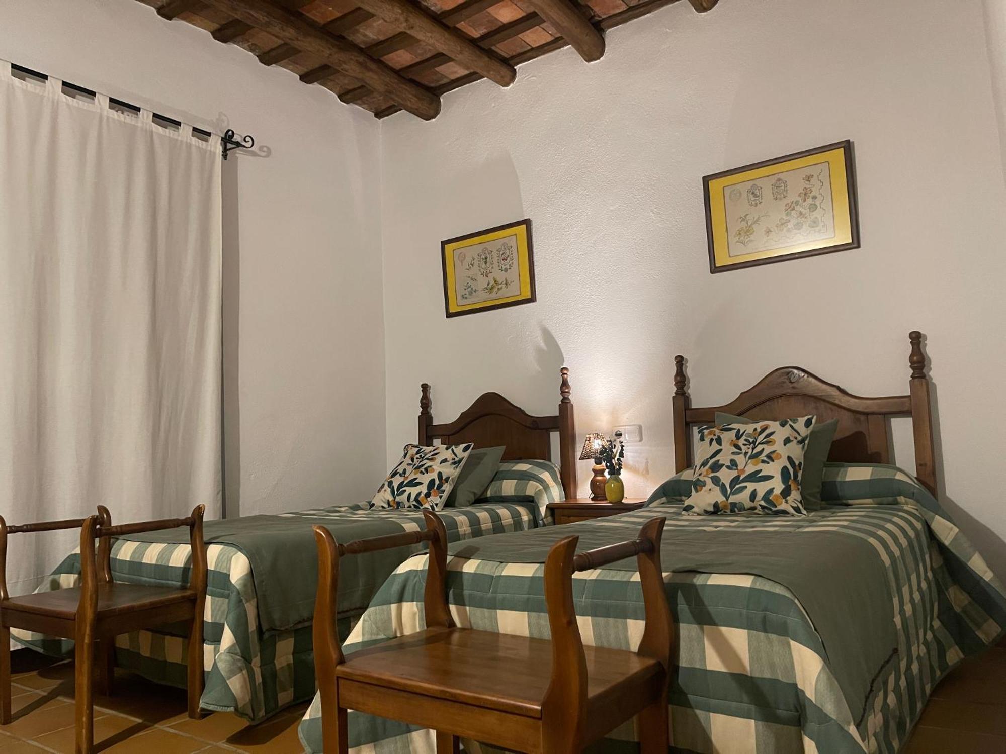Cortijo Huerta Galindo Guest House Alanis Exterior photo
