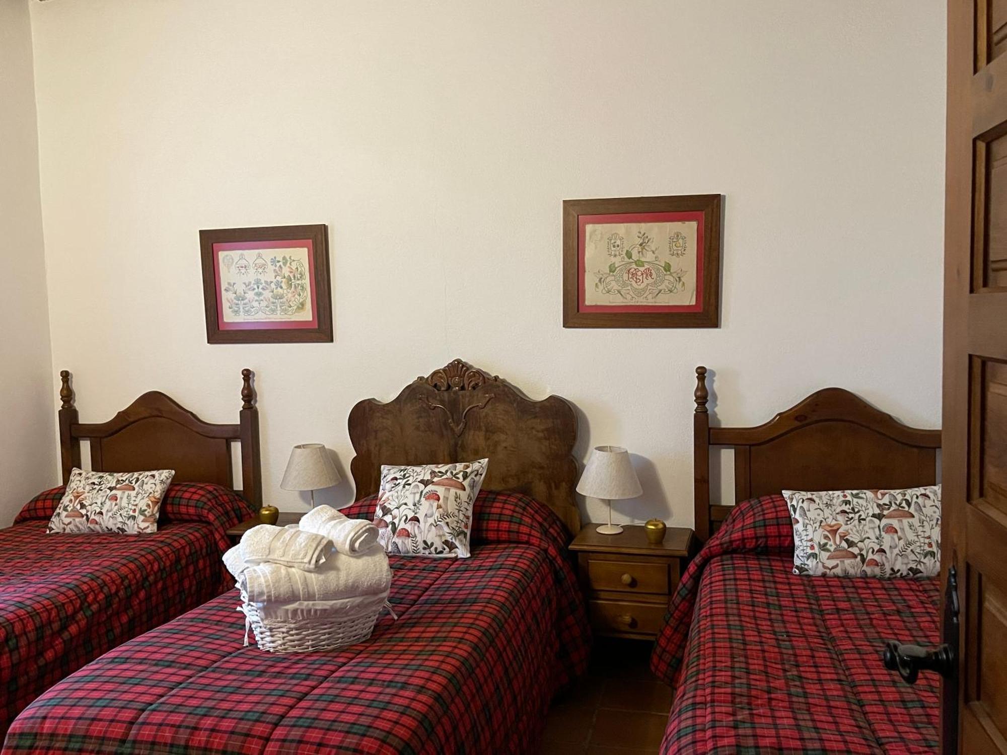 Cortijo Huerta Galindo Guest House Alanis Exterior photo
