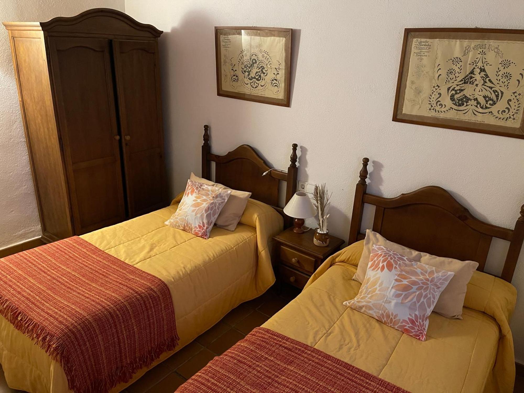 Cortijo Huerta Galindo Guest House Alanis Exterior photo